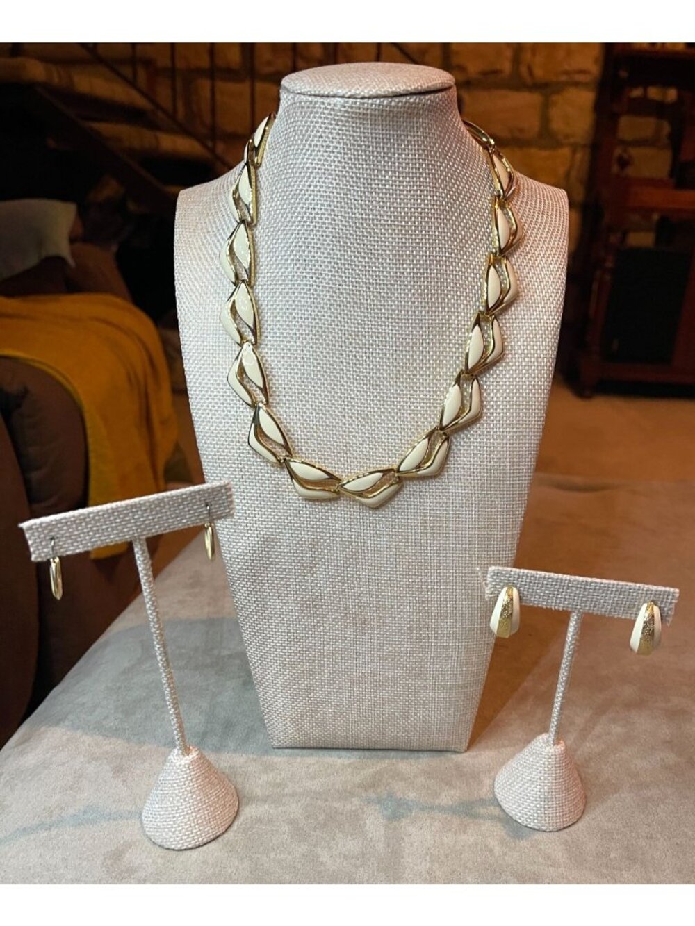 Vintage 60s Gold Tone & Cream Enamel Interlocking Leaf Necklace and 2 Pc Earring